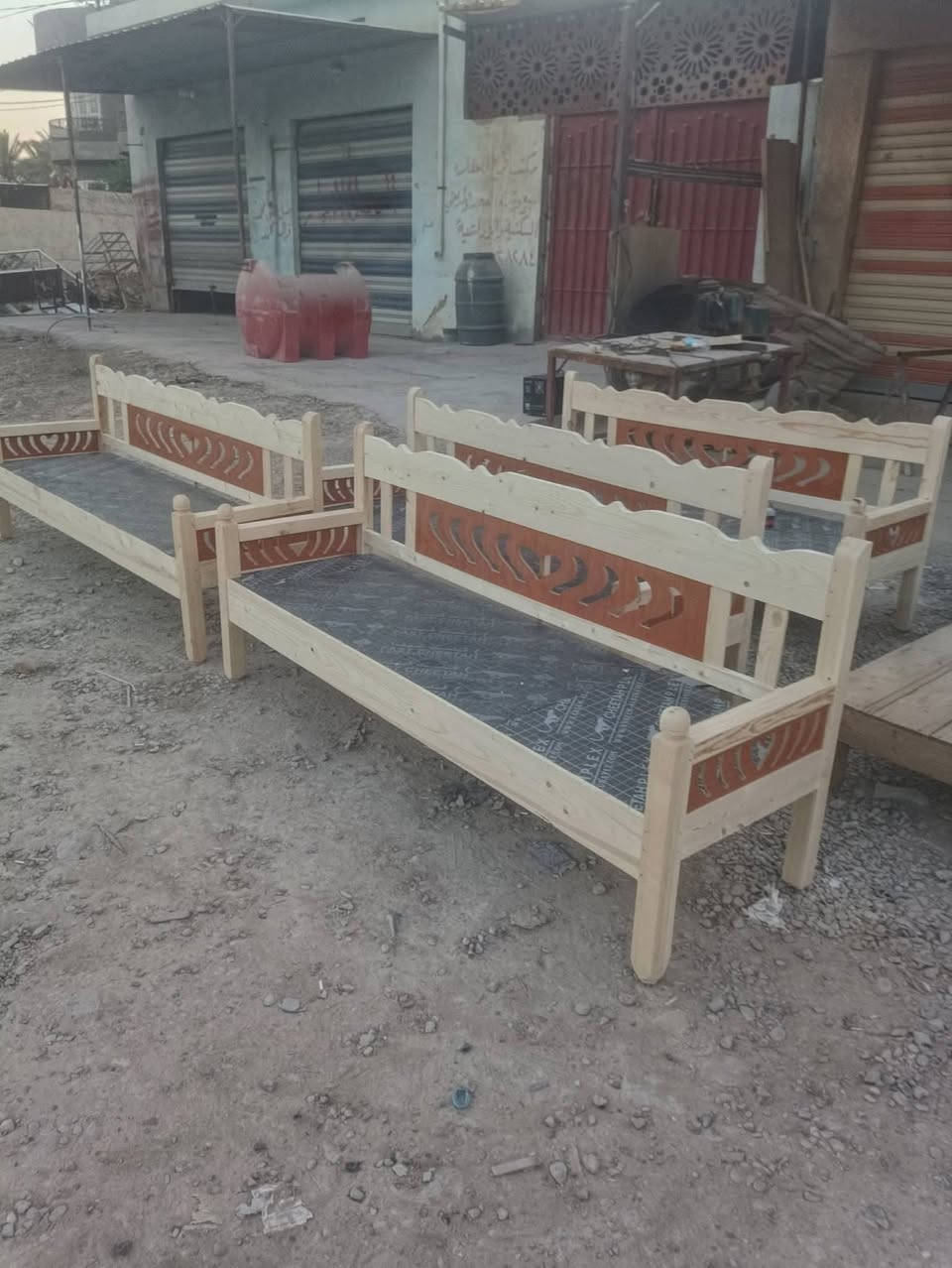 كرويتات خشب تفصال حسب الطلب الخالص حي الجنود يوجد توصيل ***********
