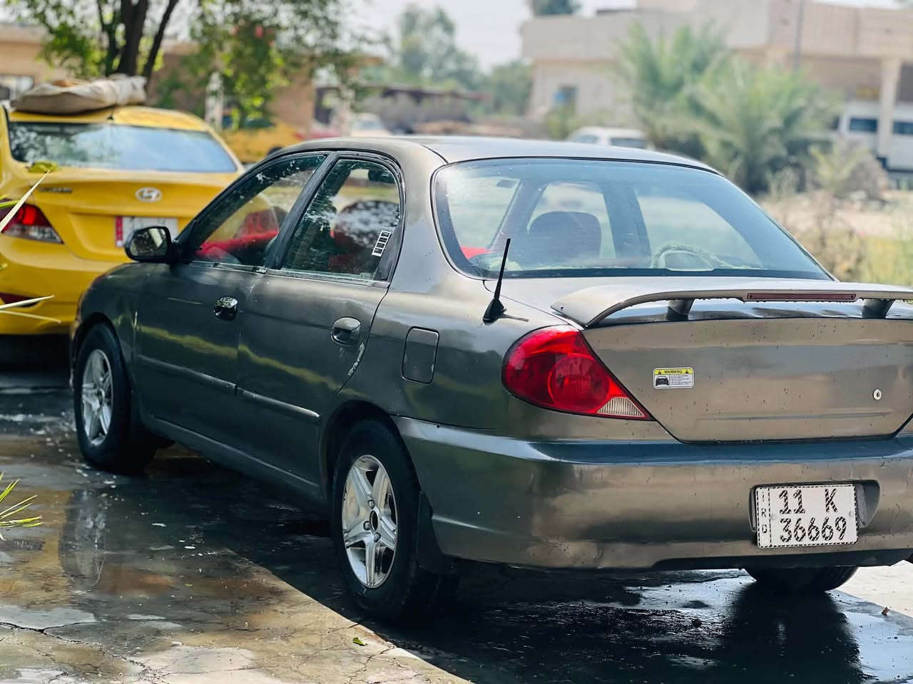 كيا سبكترا موديل 2003 محرك 1600 مفتوح
سيارة جاهزة عدا التبريد فقط
مكينة وكير مكفولات 
حدادية نظيفة  ومكفولة من الدواخل 
رقم بغداد. 
مكاني بغداد الشعلة السلاميات 
السعر 35 ورقة 
***********
