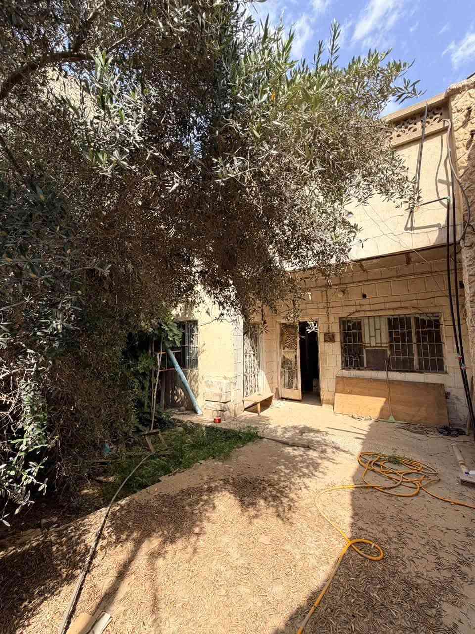 السلام عليكم بيت للبيع مساحه ١٤١ م واقع حال اكثر من ١٥٠ المكان طوريج الطنبي خلف المبنى المجمع الجديد الاستفسار اكثر الاتصال بالرقم ***********
