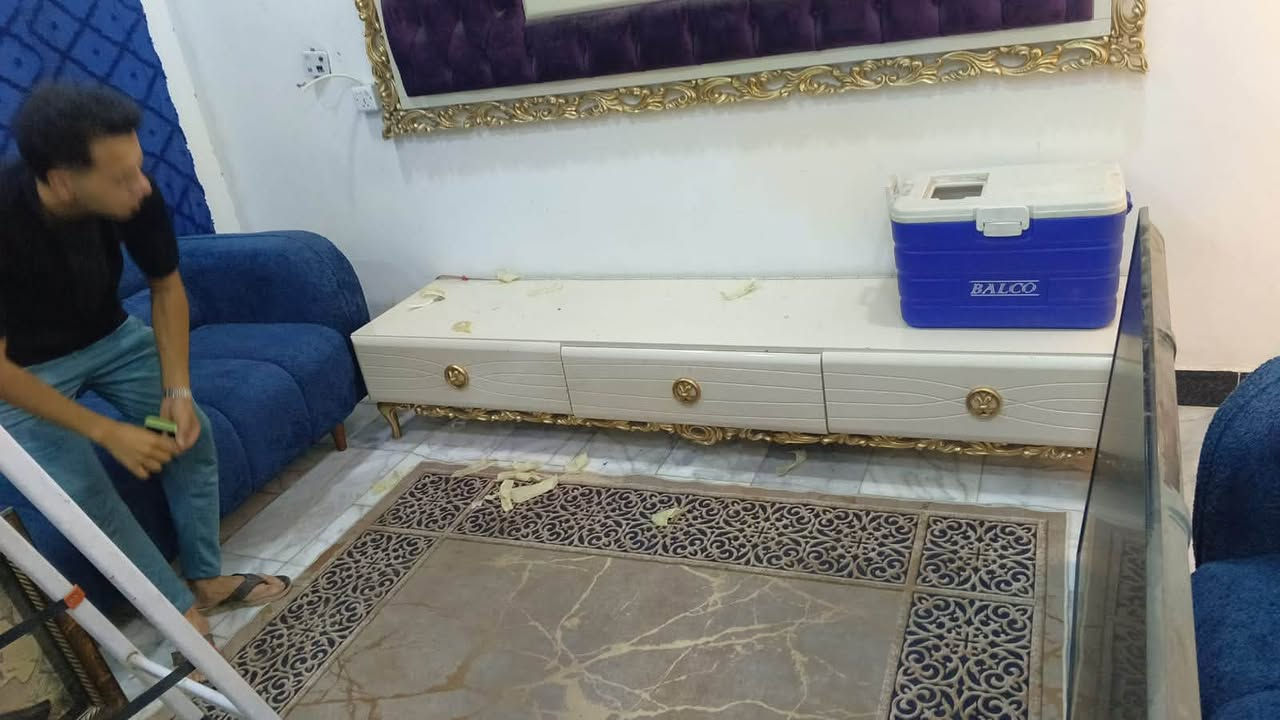 اغراض للبيع نضافه 90بلميه 
مكان حي الجهاد
غرفه نوم جديده كامله 
كاونتر مع طباخ 
ميز بلازما 
مدخل كليدور
تخم 
***********
