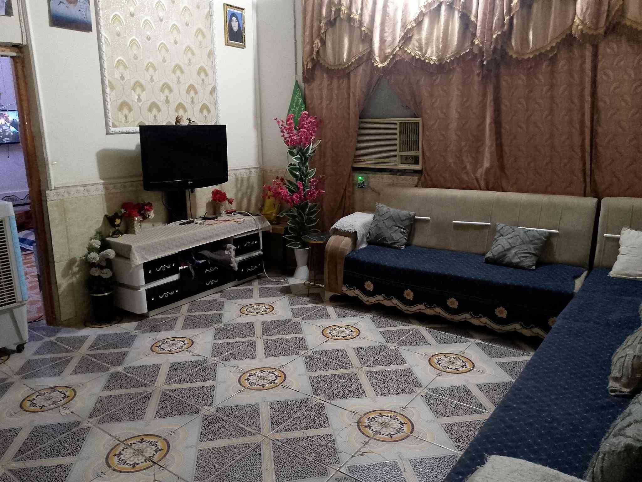 بيت زراعي لبيع طابقين مساحه 220 يتكون من غرفتين و صاله و مطبخ و ديوانيه و حمام داخلي و خارجي و طارمه و الطابق الثاني مشتملات 2 السعر 105 عنوان ناصريه المهديه مقابيل عمارات الشموخ
