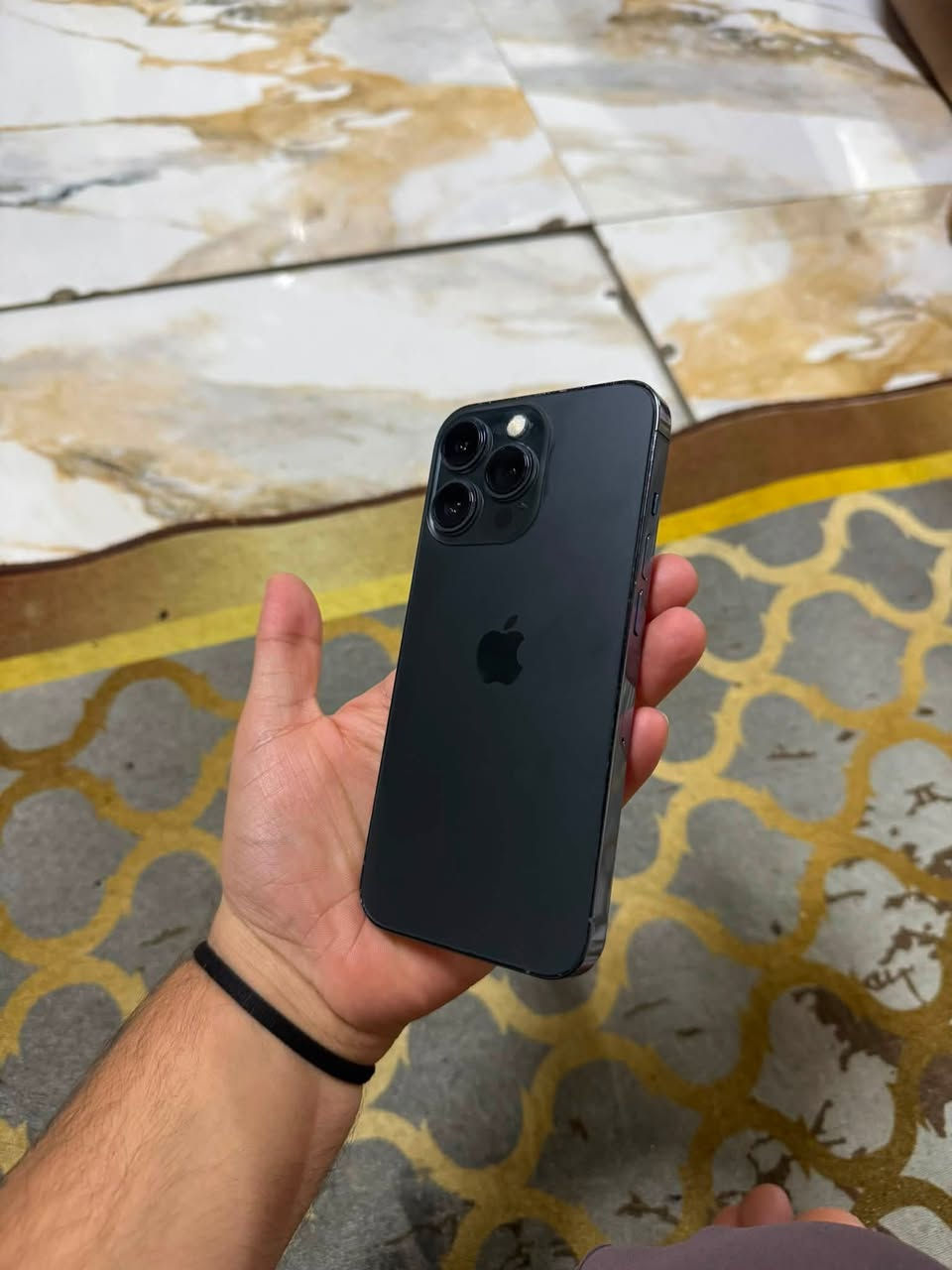 مراوس فقط - ايفون 13 Pro
*الذاكرة*: 256GB
*البطارية*: 100% مستبدلة - شحنها يوم كامل
*اللون*: الازرق البحري
*الضهر*: مبدل فيلي
*النسخة*: شرق اوسط
*الشغال*: اتصال ✅ سيم كرت ✅ كامرات  مبدلات بس شغالات✅ واي فاي ✅ فرمته ✅
*المبدل*: شاشة - بس شغالة
*العطل*: الفلاش واقف - البصمة واقفة
*الفحص*: تجي تفحص على راحتك الجهاز مابي عطل او مشكلة
*المكان*: بغداد - مدينة الصدر
*للتواصل*: *********** متواجد واتساب
