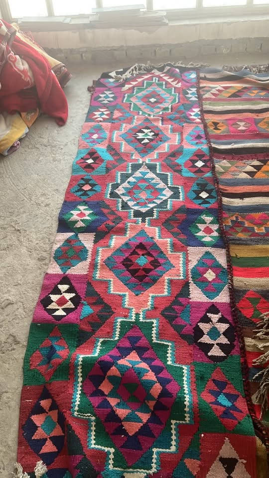 السلام عليكم بسط حياكه يدوي غير مستخدم نظيفات جدا ب ١٧ القطعه شلع قفل المفرد عله ٢٥
واتساب فقط *********** 
مدينه الصدر
