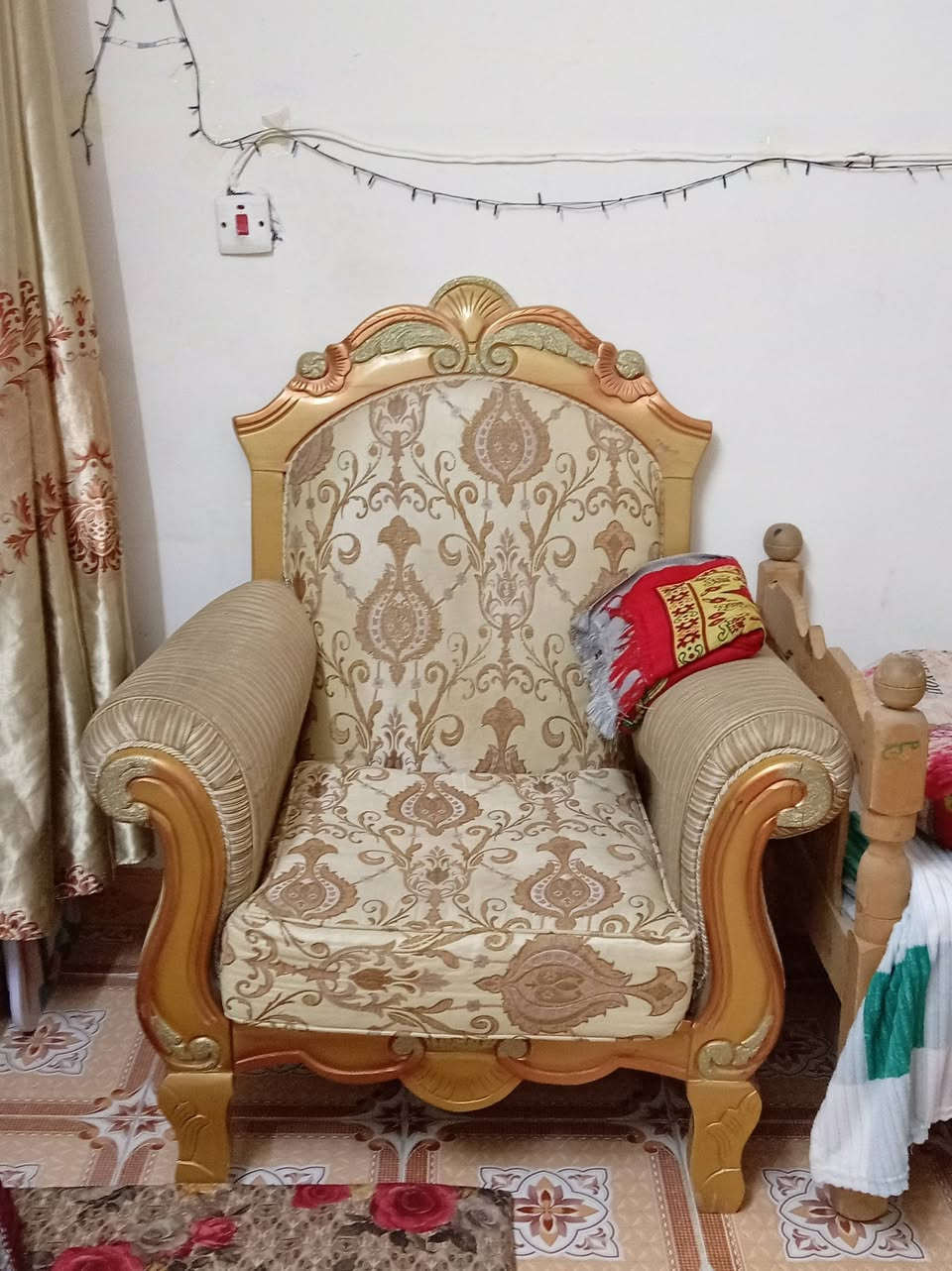 قنفة • ٤ مقاعد • ملكي
