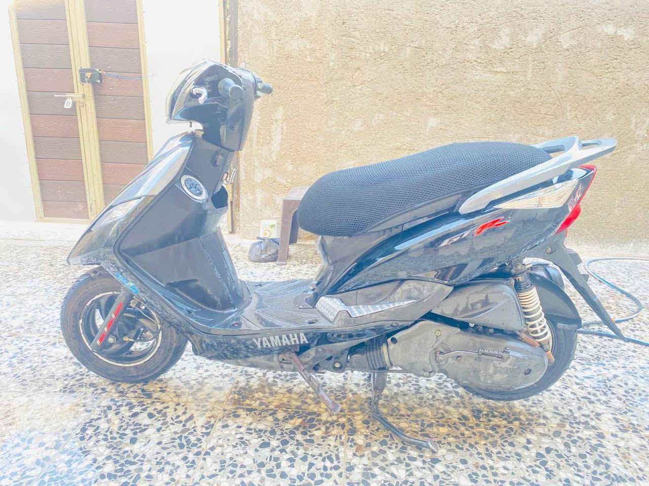 السلام عليكم ثعلب 2009 للبيع سعرها 850 فيها مجال للطيبين عنواني بلديات رقم الهاتف***********
