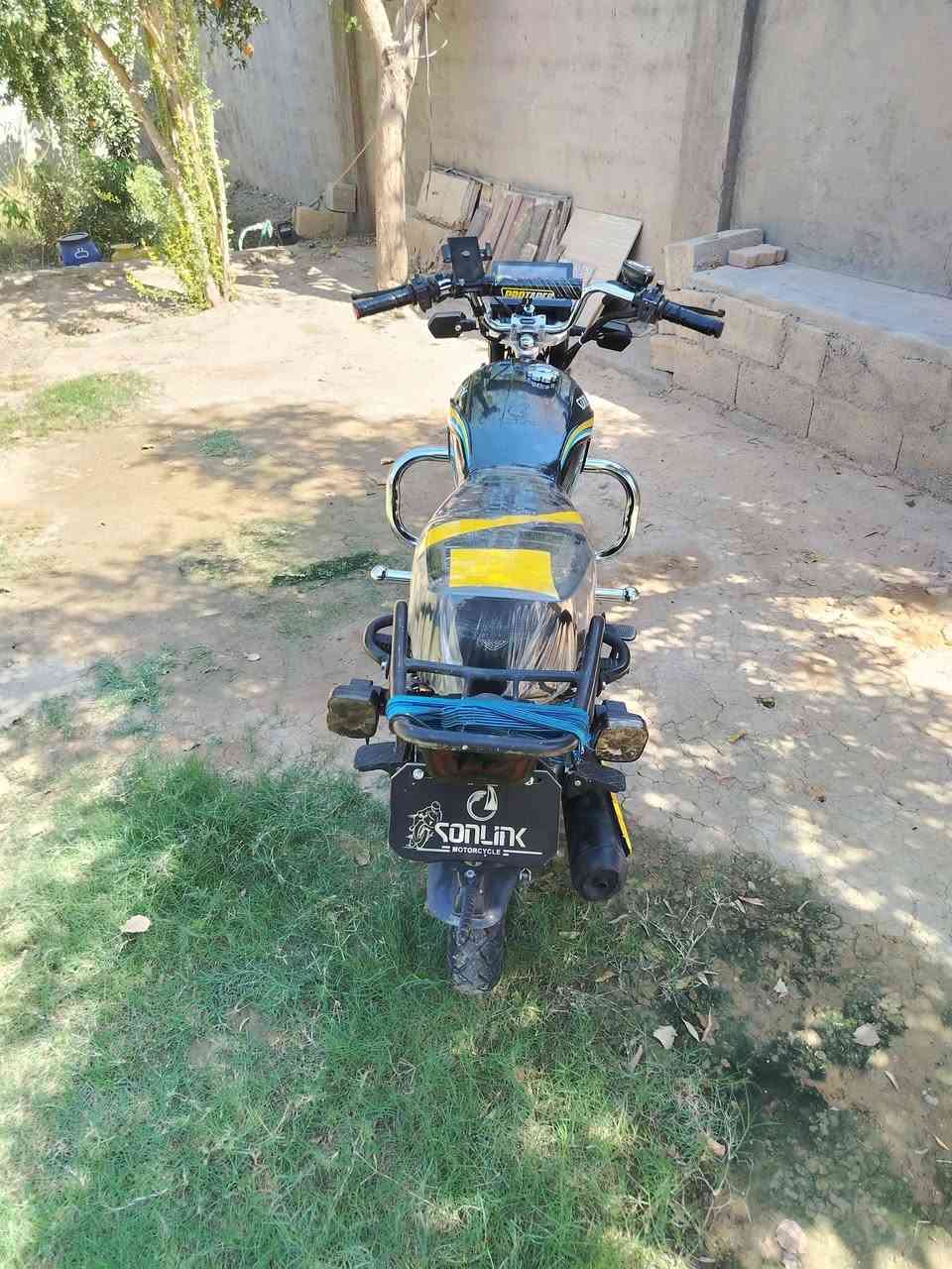 السلام عليكم اخوان  دراجه موديل 25 محرك 200.  سعرها. 825.     وبيها مجال  ***********
