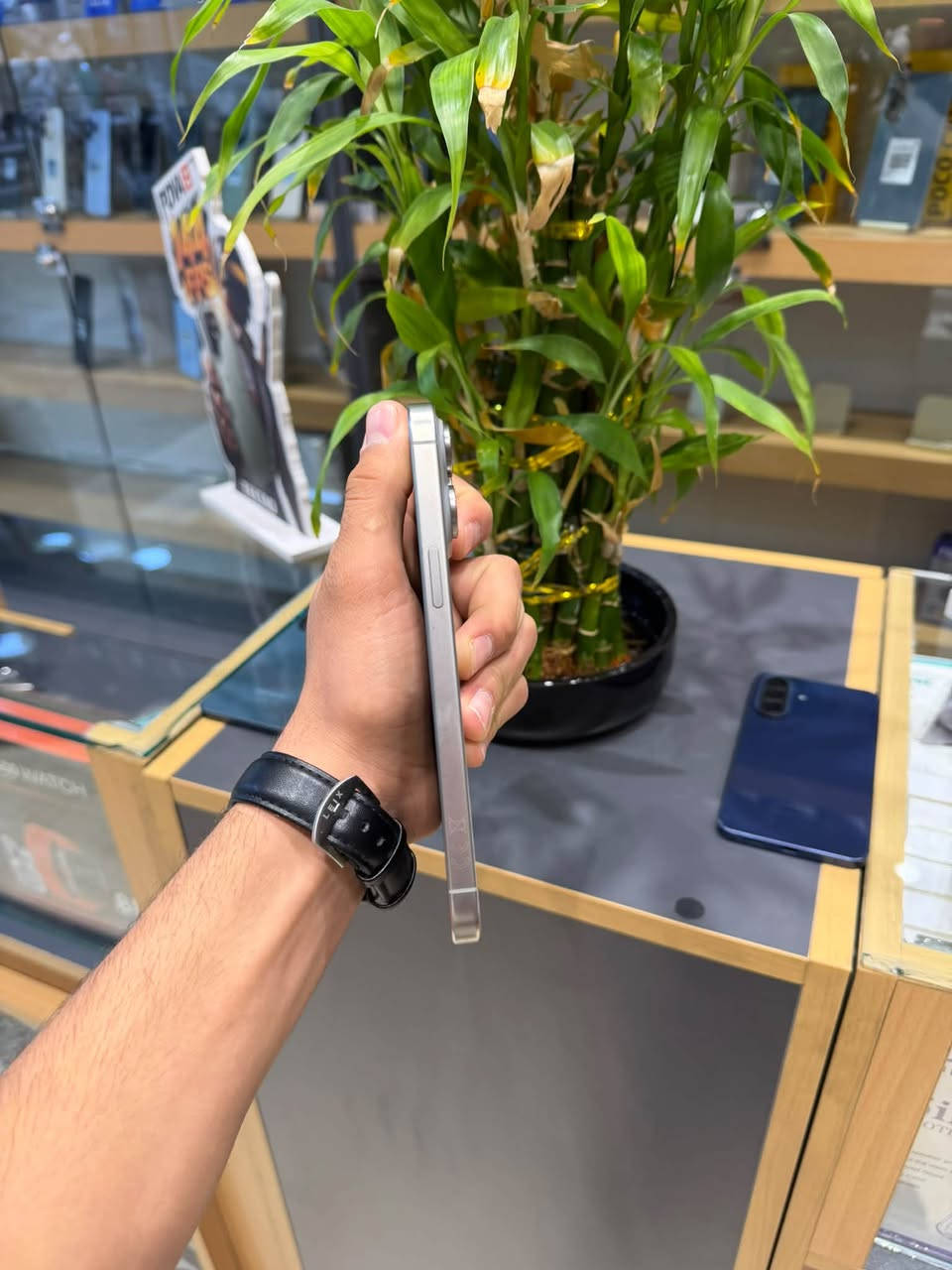 iPhone 15 Pro Max
ذاكره 256
البطاريه 85
مشحون825مره 
الجهاز نضافته 100بل100
سعر مليون 100 وبي مجال 
إلا ستفسار اكثر اتصال على هاذه الرقم 
***********
