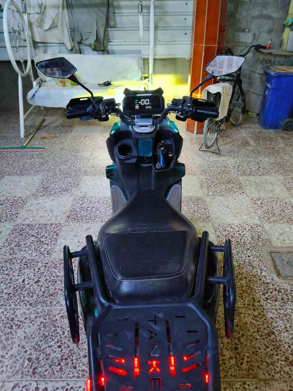 السلام عليكم
دراجه شحن اباجي 2025نظافه مبينه بصور 
6باتري نظيفات ع فحص
نظام بك رجوع للخلف 
نظام مثبت سرعه 
ام بيثري داخلي بلوتوث 
4سرع ال٩٩
اشاير يمنه يسره شغاله كلهه
لايت عالي ناصي 
ملف2000
السعر ٩٥٠ وبي مجال 
مكاني بغداد ابي غريب 
واتساب***********
