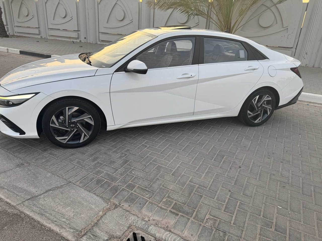السلام وعليكم النترا تجميع صيني مديل ٢٠٢٤ فول مواصفات فتحه تشغيل بصمه مري شفط كشنات جلد اسود تبريد قطعتين ليت لد بلاد لد نهاري ليلي حساس امامي خلفي هندبريك بصمه ليت اوتو شاشه كاربلي كامره خلفيه نكفيشن عينه دجتل ثلاث انضمه للقياده هواي بيهه مواصفات ماشيه ٣٧ الف وقابل للزياده سعرهه ١٣٥ وبيهه مجال قليل حك الجيه مكان السياره البصره القبله حي المهندسين الاتصال *********** البصرة, العراق
