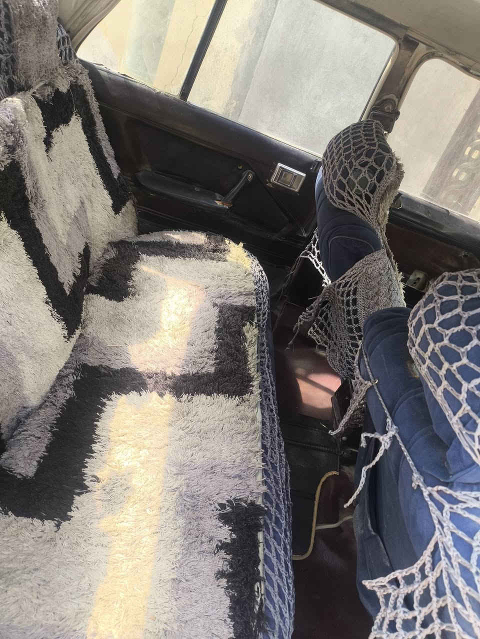 السلام عليكم سوبر للبيع موديل 85 رقم بغداد سنويه 28تحويل ثاني يوم وكاله ام البالكوت بسمي محرك فيفتي جديده فيشه وحده السياره شلعه تشك الكاع يرايدله تلكيط اخياس السعر 25 وبيه مجال رقم الهاتف ***********
