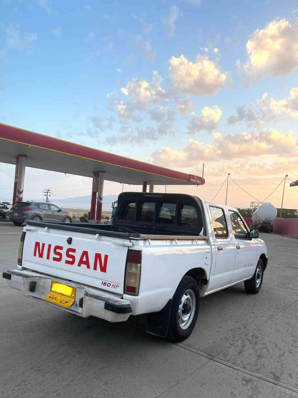 نيسان ٢٠٠٢ • مكينة ومحور • كاميرا