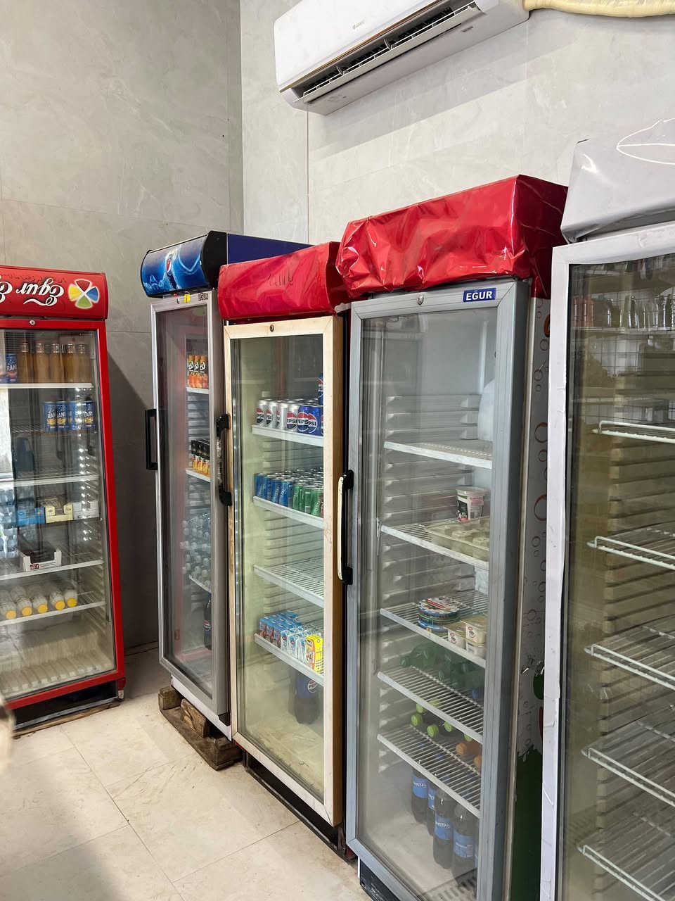غراض مال تصفيه اسواق رفوف وعارضات عاموديه عدد 5 ورفوف وسطيه كلمن وسعره كربلاء الحر مقابل المستشفى التركي للاستفسار ***********
