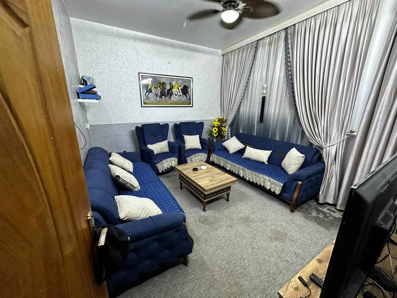 مؤثث • ٣ غرف • شعب الاتجار