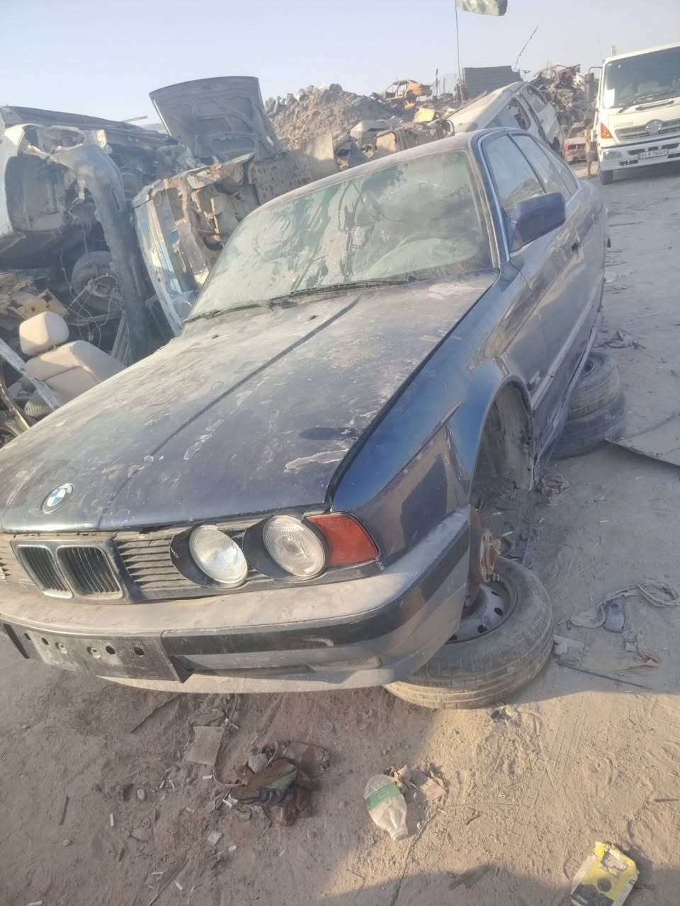 يوجد  تفصيخ سيدان  وبيم 525 مكينه فيفيتي فيشه وحده ثنين ونص ومكينه بيكاتشو  ويشي تحتاج قراض جميع سيارات متوفر رقم ***********
