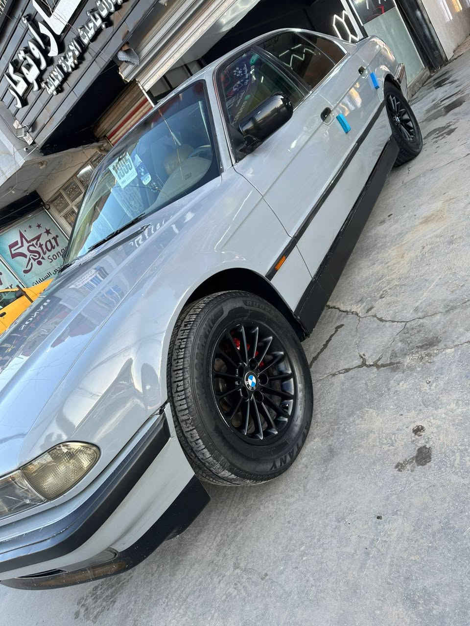 ام دبليو خفاش موديل 1994
سعر 57وبيه مجال 
730 أصل بليته وسنويه 8سلندر 3000 اختصاديه رقم بغداد سنويه وهزه جديد شرط التحويل 
فول مكينه كير  جديد صدر امامي خلفي جديد 
تبريد قطعتين ثلج كشنات كهرباء  جام كهرباء 
 سلايت روف شغال  مري كهرباء شغال 
لايت زنون  عدسات لايت كهرباء يصعد ينزل بلاد  شاشه اندرود تخم تاير جديد كهربايات
 بلاد ماكو اي  جطل كله بلاد كيجات كله شغال 
منضومه ماء جديده ادامه السياره كامله جديده 
السياره مصروف عليهه ترايك 200وين ما يعجبك 
 العنوان الكريعات شارع الوقف السني 
***********
