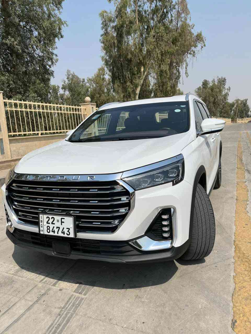 ‏🚘 للبيع جيتور X90 Plus موديل 2024 – 1.6 Turbo
‏
‏السيارة لاكجري فول مواصفات ماشية ٧٣ خاضعة لضمان شركة هارلم
‏عنوان السيارة الموصل
‏
‏🔹 المحرك: 1.6  _  4 سلندر Turbo
‏🔹 القوة: 197 حصان
‏🔹 العزم: 290 نيوتن.م
‏🔹 ناقل الحركة: أوتوماتيك 7 سرعات DCT
‏🔹 الدفع: أمامي FWD
‏🔹 عدد المقاعد: 7 مقاعد
‏🔹 سعة خزان الوقود: 57 لتر
‏🔹 استهلاك الوقود: حوالي 13.7 كم/لتر
‏🔹 الطول: 4.858 متر
‏🔹 العرض: 1.925 متر
‏🔹 قاعدة العجلات: 2.850 متر
‏
‏✨ المواصفات والتجهيزات:
‏• سقف بانوراما
‏• شاشات داخلية كبيرة
‏• مقاعد جلد
‏• مقاعد كهربائية
‏• تبريد في كشنات الامامي وتدفئة كشن السايق
‏• كاميرات 360° 
‏• حساسات أمامية وخلفية
‏• رادار امامي وخلفي
‏• مثبت سرعة
‏• نظام مراقبة ضغط الإطارات
‏• بصمة وتشغيل زر
‏• دخول ذكي
‏• إضاءة LED
‏• شاحن لاسلكي
‏• 6 وسائد هوائية
‏• النظام الصوتي: نظام متطور يضم 8 سماعات من علامة Sony.
‏
‏📌 الموديل: 2024
‏📌 المحرك: 1600 Turbo
‏📌 السيارة: 7 ركاب
‏
‏والمزيد من المواصفات... 
‏
‏السعر 170$ وبيها مجال
‏📞 للاستفسار والتفاصيل 
‏***********
