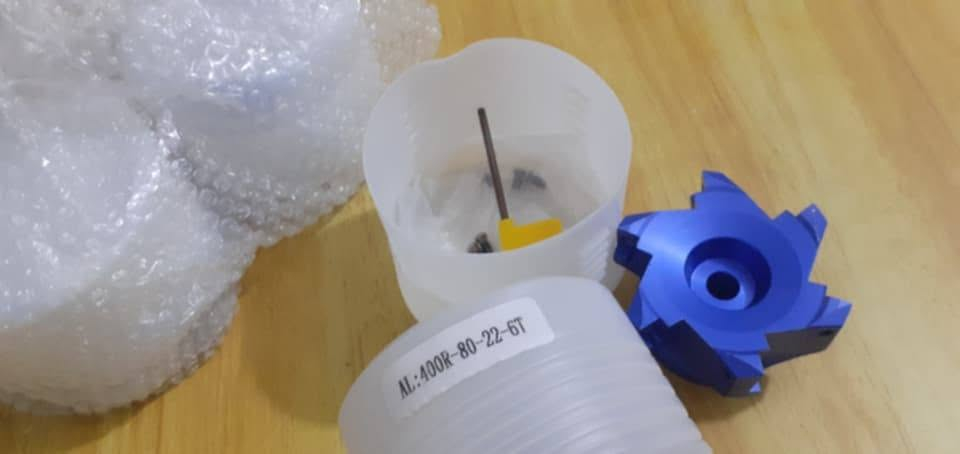 رأس تفريز لمكنات ال CNC ومكنات الجلخ
القطر (Ø): 400 _80 _22 _6t 

عدد الأسنان / القواطع: 6

عزم الشد (Anziehmoment) للقم القطع: 6 نيوتن متر (Nm)

السرعة القصوى (\(n_{max}\)): 12200 دورة في الدقيقة (min⁻¹)
امزون زمزم 
الهاتف ☎️ : ***********
الهاتف ☎️ : *********** 
يوجد توصيل جميع المحافظات 🚚📦🛵
ملاحظة 📝: لمعرفت السعر راسلني خاص ✉️
