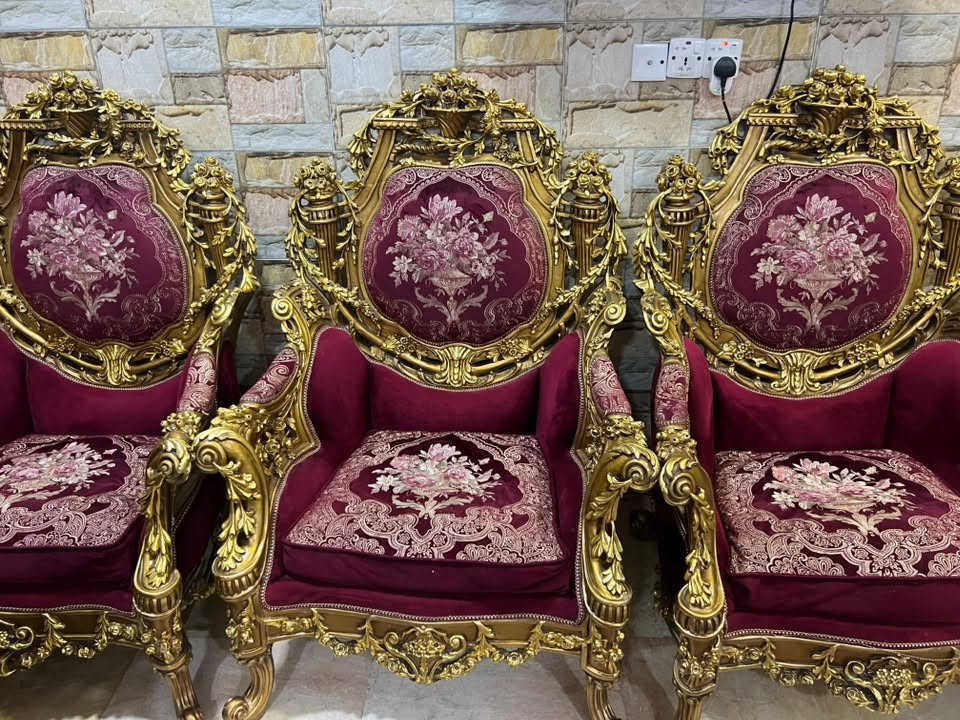 تخم دمياطي مصري ١٠ مقاعد معا طبلات كلش نضيف سعر خاص ***********
