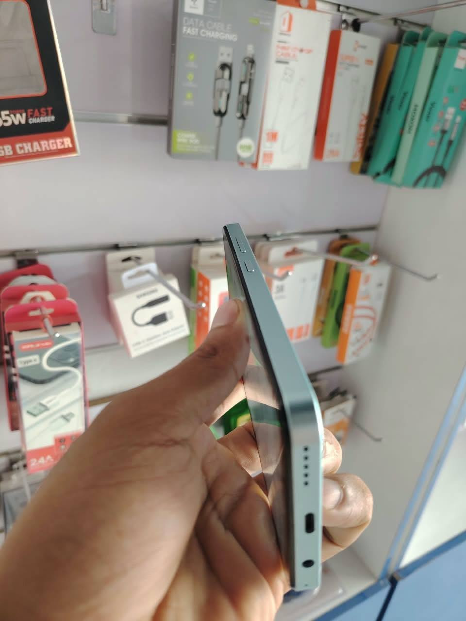 جهاز OUKITEL C2  ذاكرة ١٢٨ جهاز نضافة 100%100  مع كامل ملحقات الملحقات من عندي اضيفهن مو مال الجهاز السعر ١٥٠ الف ،  ملاحظة تتوفر خدمة توصل لكافة محافظات العراق

