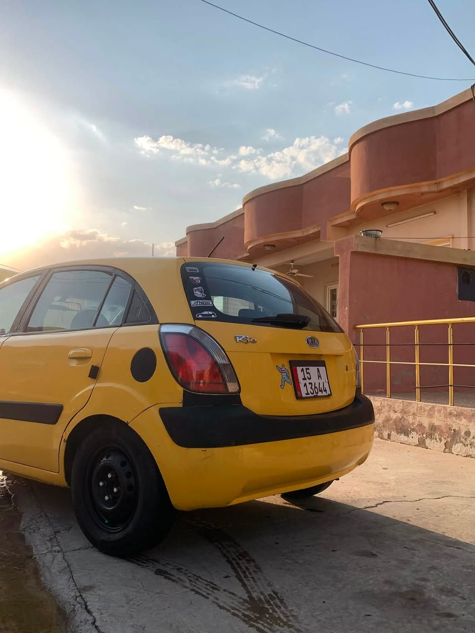 كيا ريو ٢٠٠٦
كير عادي 
تبريد ثلج
طخم تاية
دواخلها حلوة 
بدون ضرر 
بيها  معجون ماعدا السقف والتكم 
رقمها انبار
مكانها بالموصل تحويل وين ماتريد 
السعر ٦٢ بي مجال 
***********
