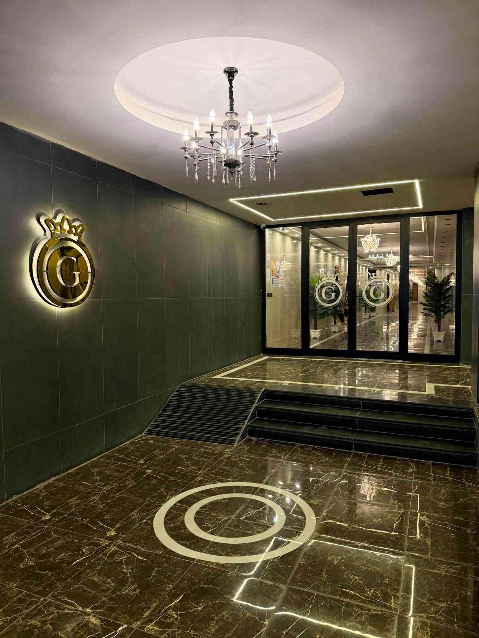 🏠السلام عليكم شقة vip للبيع
‏⠀⠀⠀⠀  ⠀
⠀⠀⠀⠀⠀⠀ 📍الموقع مجمع الغيث — شارع المشاتل مقابيل الوزيرية 

📐 مساحة : الشقه 120 متر 

تفاصيل الشقة ✨
•3غرف نوم
•صالة
•مطبخ
•صحيات
•3 مناور 

✨🚨العمارة تحتوي على بارك للسيارات تحت الارض 

🔐تحتوي على نظام سكيورتي على مدار 24 ساعة 

✅شقة ارضية بموقع مميز في بغداد للسكن العائلي

📞للاستفسار اتصل على الرقم او الواتساب 
(***********)
‏⠀‏⠀‏⠀‏⠀‏⠀‏⠀‏⠀‏⠀‏
