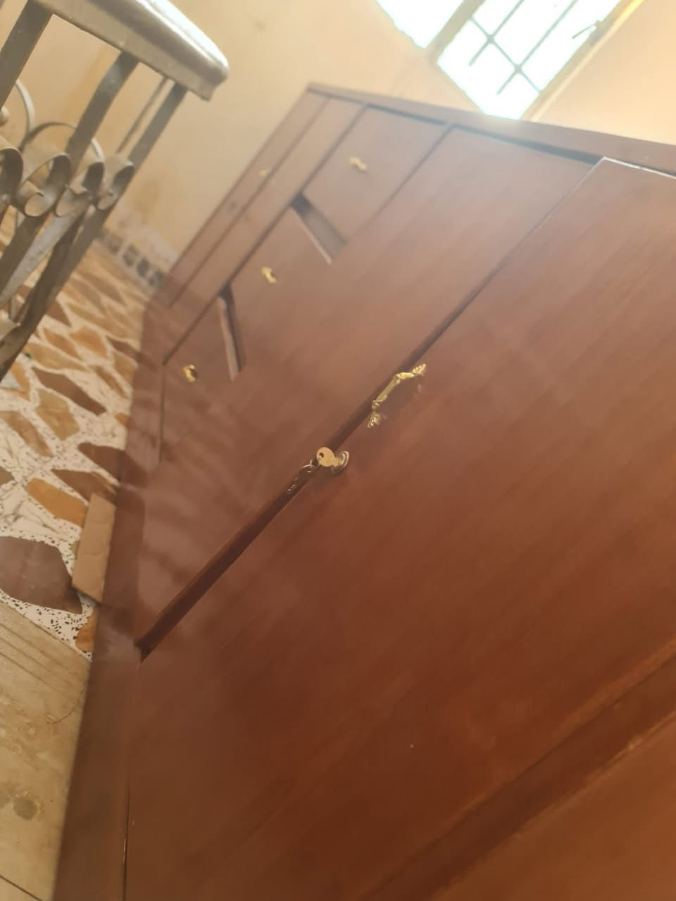 بوفية حطاطه قياس مترين ونص السعر ١٥٠
جرابي نفر عدد ثنين سعر الوحده ٢٥
العنوان قرية المختار *********** بي واتساب
