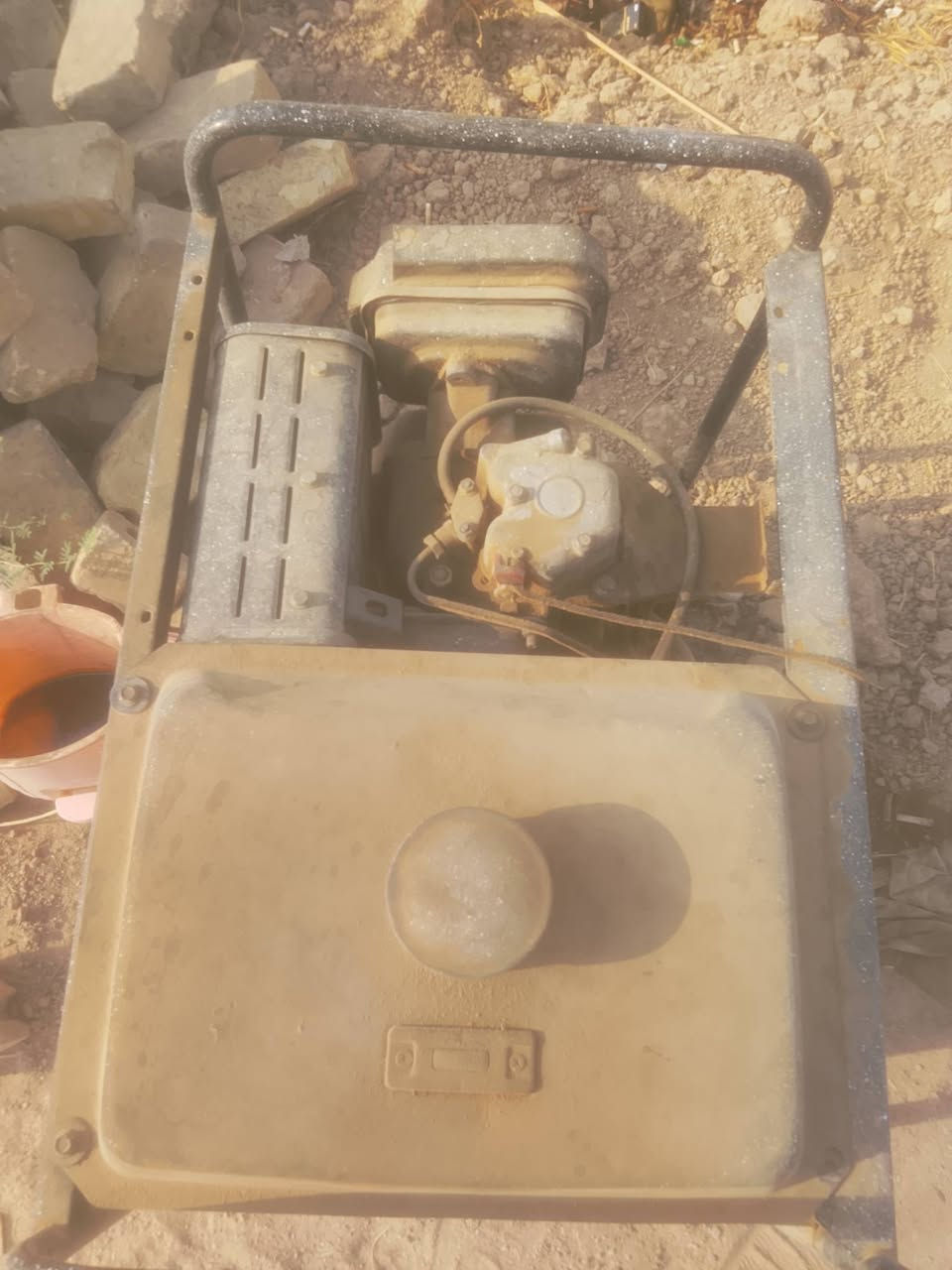 السلام عليكم من رخصة الادمن 
 مولدات ٣ 
٢ گاما المحركات عاطلة بس روس التوليد كفالة عالشغل سعر الواحد ٢٠٠ 
و واحد بانزين ٢٥ امبير مولد على وضع الشركة تشغيل سلف وحبل وعن بعد فقط نقص باتري وجوزة تشغيل ب ٣٥٠ وبيه مجال 
العنوان واسط الكوت ***********
