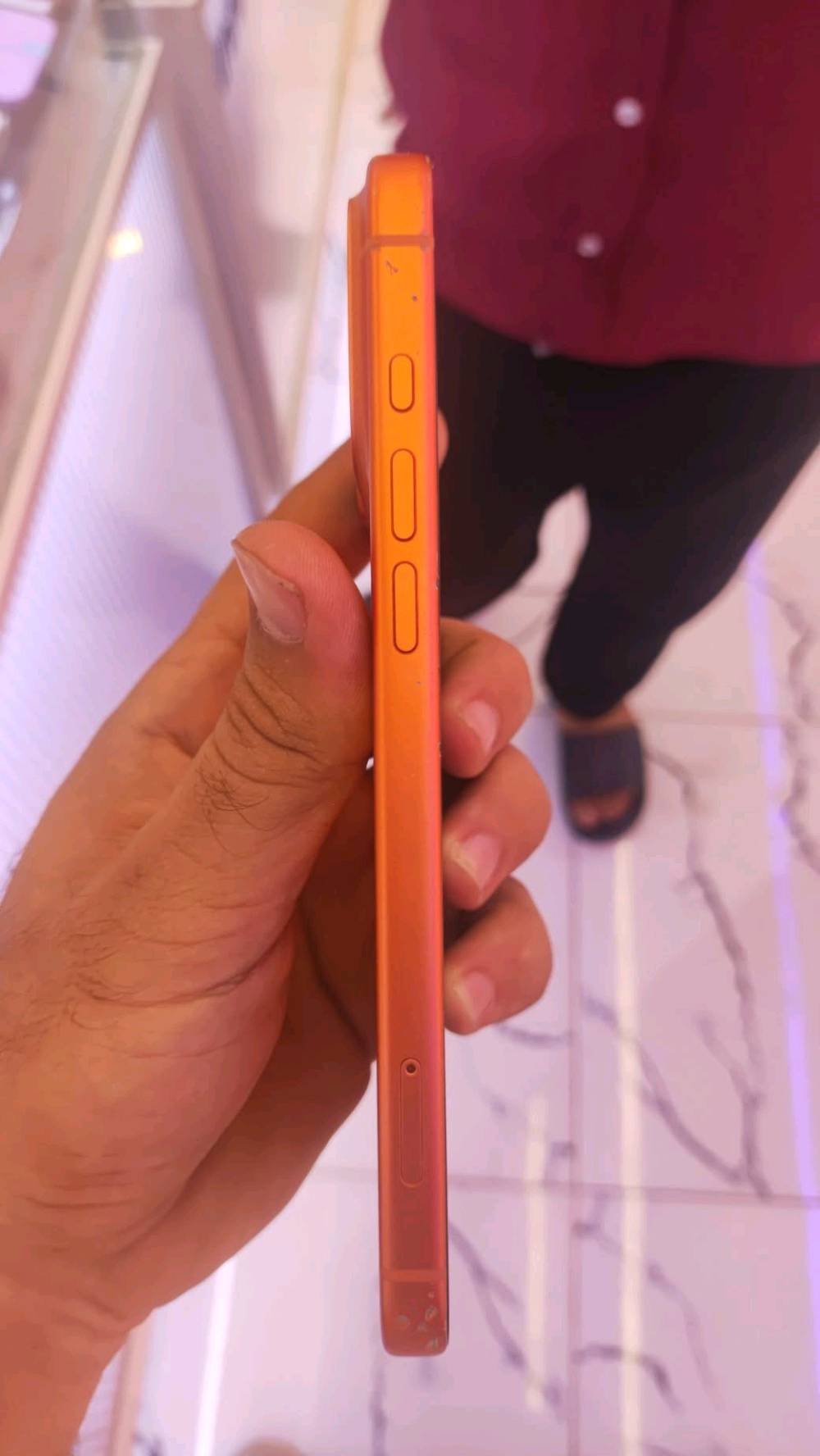 📱 للبيع iPhone 17 Pro Max

🟠 اللون: برتقالي
💾 الذاكرة: 512GB
🌍 الموديل: عربي شرق أوسط
🔋 البطارية: 100%

🔧 حالة الجهاز:
✨ جهاز أخو الجديد، نظافة وحالة ممتازة جداً
مبدل فقط كزاز الشاشة (الزجاج الخارجي)، أما الشاشة الأصلية نفسها مال الجهاز وما مبدلة ولا متغيرة.

💰 السعر: 1,650,000 دينار
🤝 بي مجال للطيبين

📍 الموقع: بغداد – الحرية
🚚 توصيل لجميع محافظات العراق
🔍 الفحص قبل الشراء

📞 للتواصل: ***********