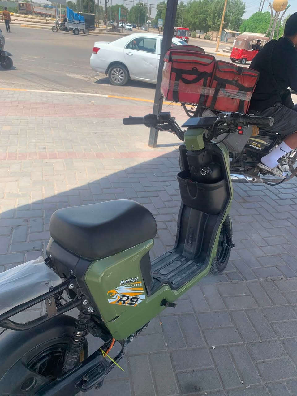 سلام عليكم دراجه شحن ارتسعه نوع ريان بطاريات جدد بيه بطاريه وحده بال تيسلا والبقيات ريان دراجه جديد بس ناقصه كفر امامي طك شويه مابين ملف مابي شي عقل رياضي 72Vدراحه تاخذ منه ماتصرف عليه ربع دينار سعره 375 وبيه مجال رقمي *********** بي واتساب ومتوجد خاص وبيه سويج وبصمه وشحنه الاصليه
