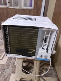 مكيف حجم واحد طن نوع ميديا موديل 26 غير مستعمل فقط فحص تبريد ثلج يشتغل...