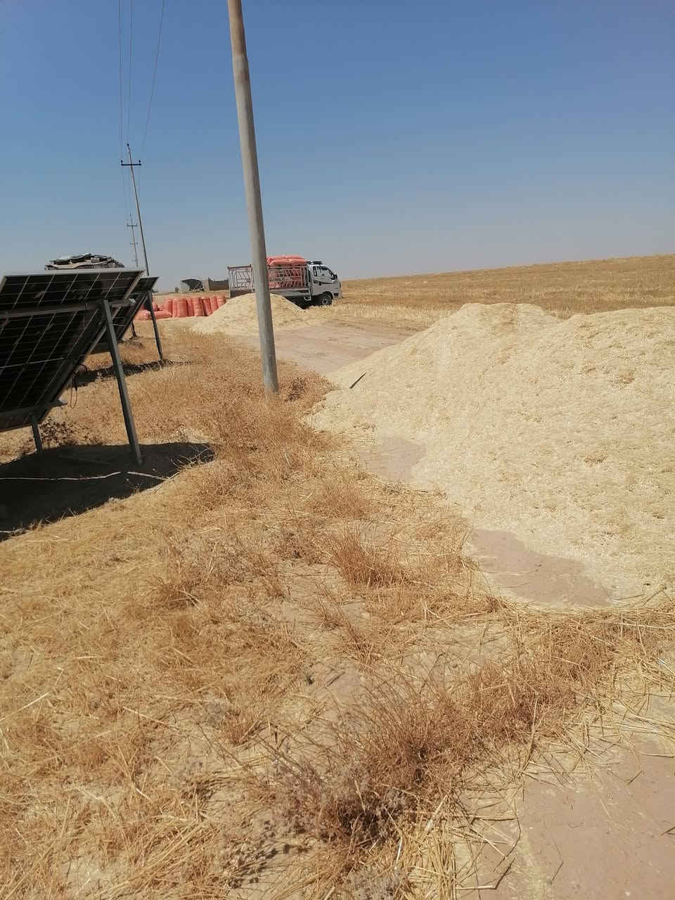السلام عليكم يوجد تبن للبيع شلفان السعر ٣٠٠٠ الشليف واصل البيت ومال الحنطه مال السنه شرط نضيف القياس الشليف عرض ابو ٧٠ ارتفاع ١١٠ ويوجد خدمة توصيل والاستفسار *********** *********** /وملاحضه يوجد تبن عرباين دبل الكميه خير من الله /وشرط نضيف وناعم مال السنه
