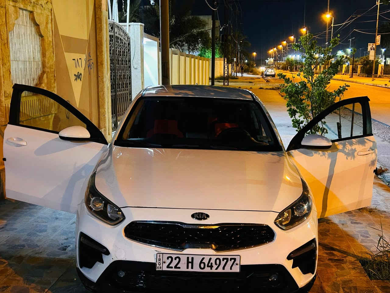 السلام عليكم
كيا فورتي للبيع موديل2019  رقم اربيل مواصفات LXs 
١-كامرة خلفية 
٢-وتحديد مسار 
٣-ورادار امامي 
٤-ومثبت سرعة 
٥-وتحكمات ستيرن 
٦-وشاشه كبيره ابل كار بلي
٧-كيج عطلات 
٨-توقف ذاتي 
٩- ثلاثة وضعيات قيادة normal,smart,sport 
١٠- دكمة تراكش
ماشيه 80الف ضرره صار اهنا بل عراق  مقدمت البوند  (اثر احجره)

مكانها موصل 

للتواصل على الرقم‏‪***********‬‏
واتساب ‏‪***********‬‏
