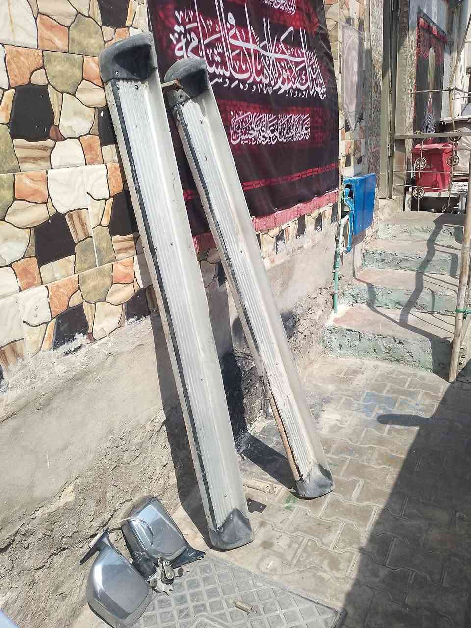 سلام عليكم دوس لاندكروزر او نيسان زوج مرايات كهربائي مع ماطور ماسحات شغال مع اكسن مع ورق ***********
