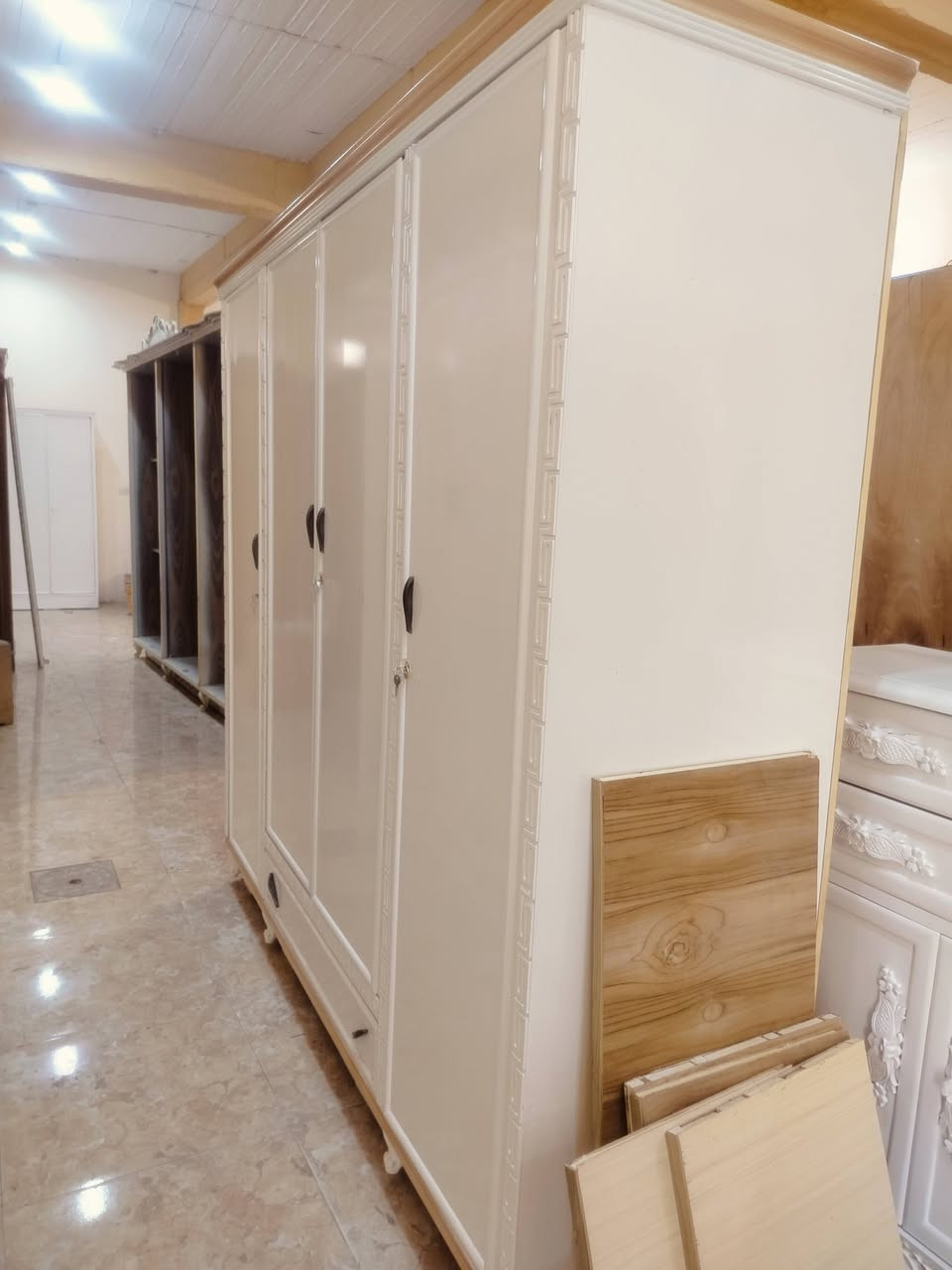 السلام عليكم عنوان واسط العزيزيه شارع التربيه يوجد واتساب كناتير ***********
