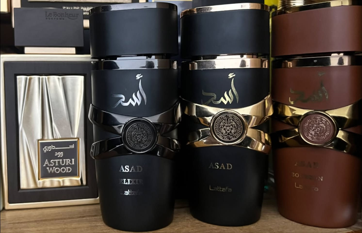 عطور مستخدمة للبيع وعطور مسلفنة ايضًا للأستفسار خاص 
او ***********

نص مكتوب في الصور:
- مسلفن