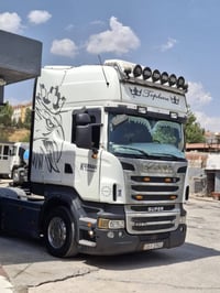 سکانیا ٢٠١١ مکینە V8   سنکل امامي.  کیر اوتوماتیک مع کلاج  تبرید . رتا...