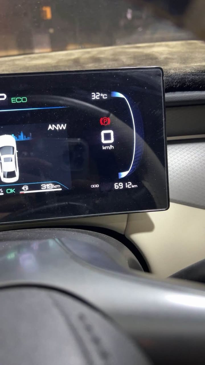 BYD QUIN PLUS سەیارەکە تازە و جوانە یەک پەنجە pdr هەیە هیچی تر سەیارەکە زۆر تازە و جوان و پاکە هەموو گیانی بە شەرت گێر مەکینە باتری هەمووی مەزبوتە حەوت هەزار ڕۆشتووە 6 هەزار لەسەر باتری ڕۆشتووە و 1 هەزار لەسەر مەکینە ویل کەپ و ناو کرێمی دڵی بازار🔥
نرخ:140 مامەلەیەکی برایانە 
*********** السليمانية, العراق
