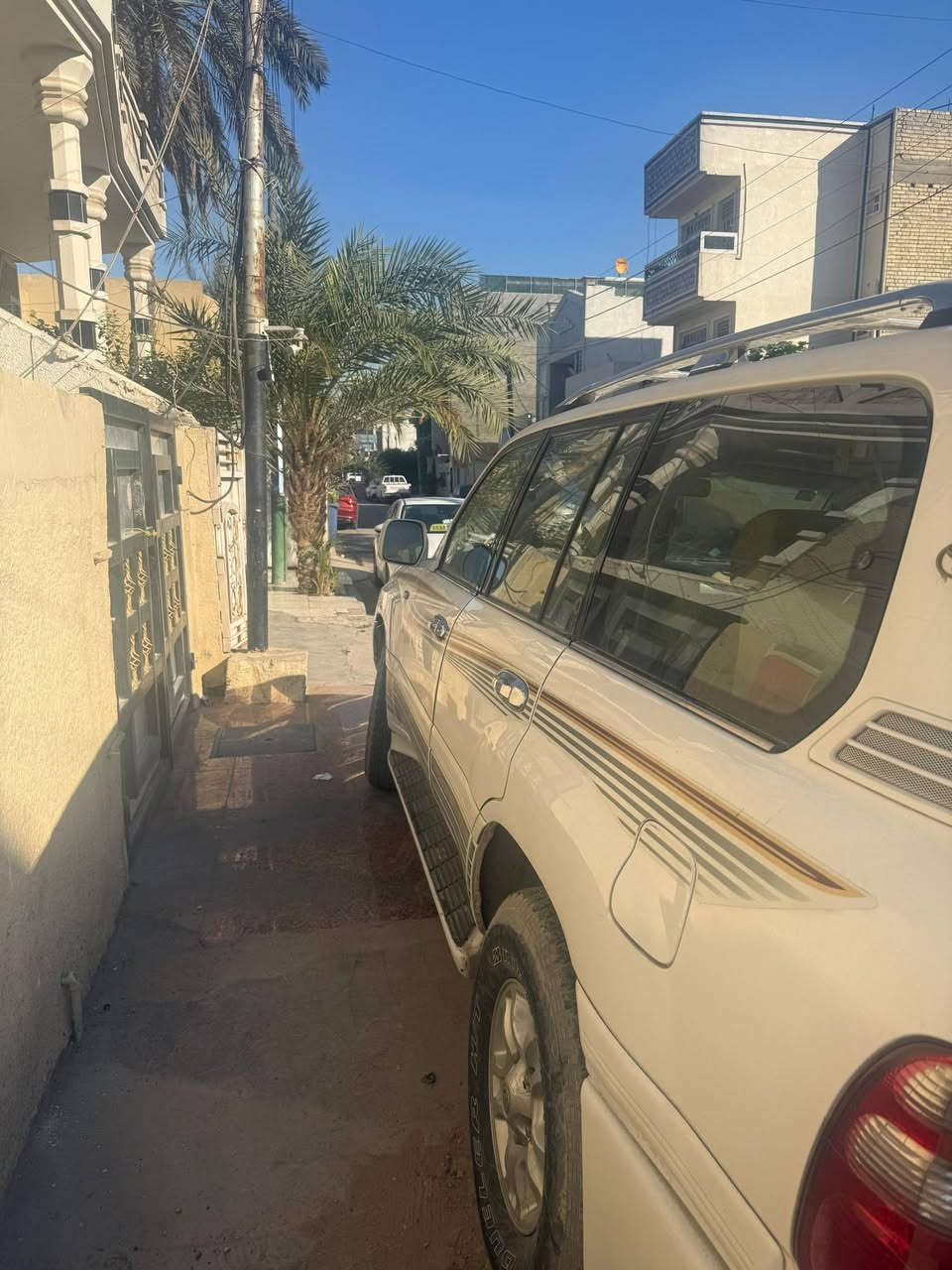 للبيع لاندكروزر ٢٠٠٠ فول مواصفات بلادية مكفولة كفالة عامةمن الصبغ والضرر والبارد بأسمي رقم بغداد 
***********
***********
السعر ١٥٠$

