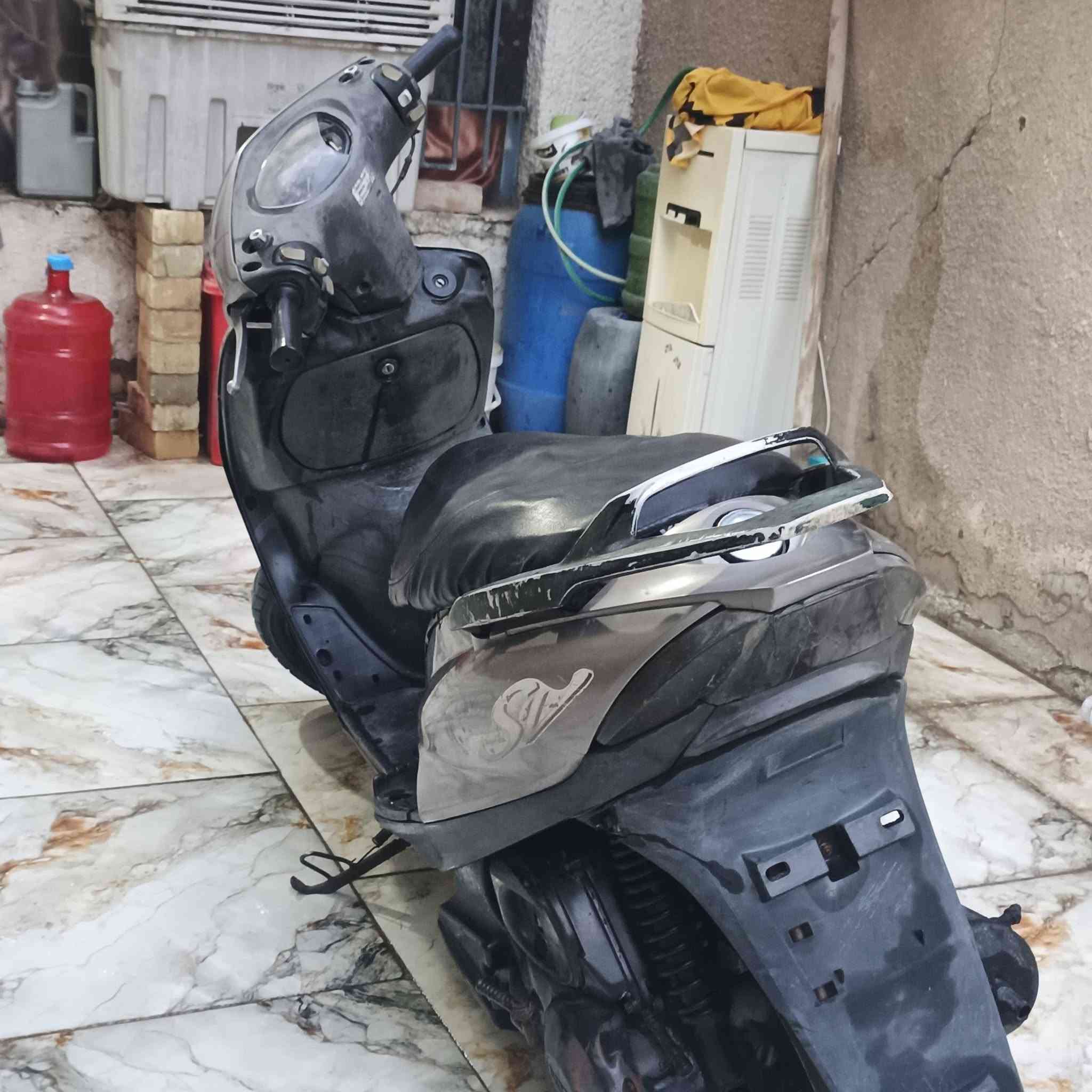 السلام عليكم ماكس 140
كفرات بلادي كله شغال كهربياتة كله شغاله بس لايت لمامي يعلك  باتريه قبل سبوع شديته جديد بعده سلف هندر تشتغل رايده 350 وبيه مجال مابيه اي نقص هاذه رقمي *********** واتساب
ولمو شراي لا يكسر بسعر
