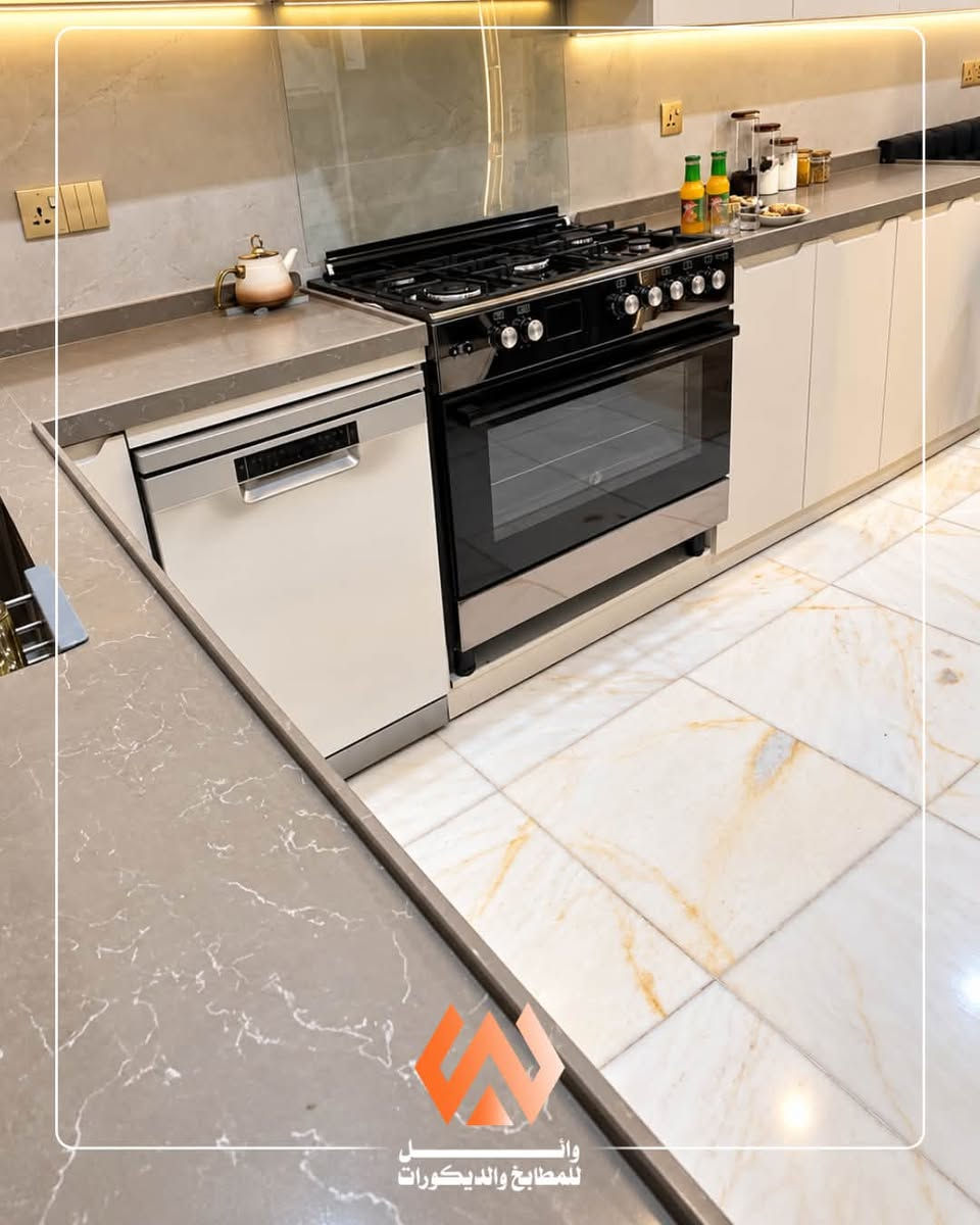 حين يلتقي جمال التصميم بدقة التنفيذ… يصبح المطبخ جزءًا من أناقة المنزل. ✨
مطبخ بتصميم عصري راقٍ، يجمع بين درجات الأوف وايت والبيج، مع تفاصيل خشبية وإضاءة دافئة ووحدات عرض أنيقة، إلى جانب توزيع عملي يحقق الاستفادة المثلى من المساحة.

وائل للمطابخ والديكورات
تصاميم مدروسة وتنفيذ يليق بتفاصيل منزلك.

📞 *********** | ***********
📍 الأنبار – الفلوجة، حي الجمهورية، قرب معمل إسفنج الفلوجة

#وائل_للمطابخ_والديكورات #مطابخ_الفلوجة #مطابخ_عصرية #تصميم_مطابخ #ديكورات_مطابخ #الفلوجة #مطابخ_العراق

نص مكتوب في الصور:
- للمطابخ والديكورات
- وائــــل للمطابخ والديكورات