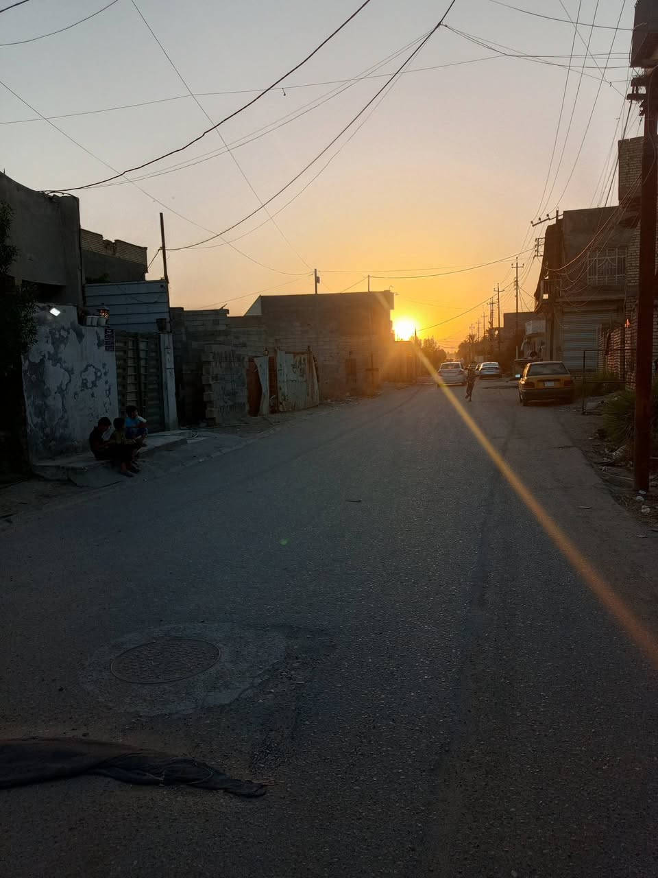 ب12مليون فقط
سلام عليكم 

قطعه ارض للبيع 

بغداد الشعب السريدات القديمه على الشارع الرئيسي 

مساحه الارض 50متر 

واجهه الارض 5متر 

نزال الارض 10متر 

زراعي سند 25 قرار محكمه 

سعر الارض 12مليون وبيه مجال 

للاستفسار 

***********
