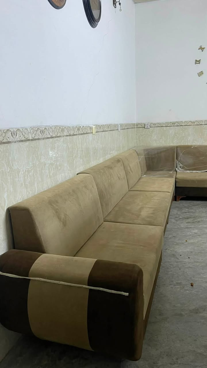 ديوان تخم عشر نفرات سعر الواحد 150 الف مستعمل شي قليل للحجز واتس ***********
