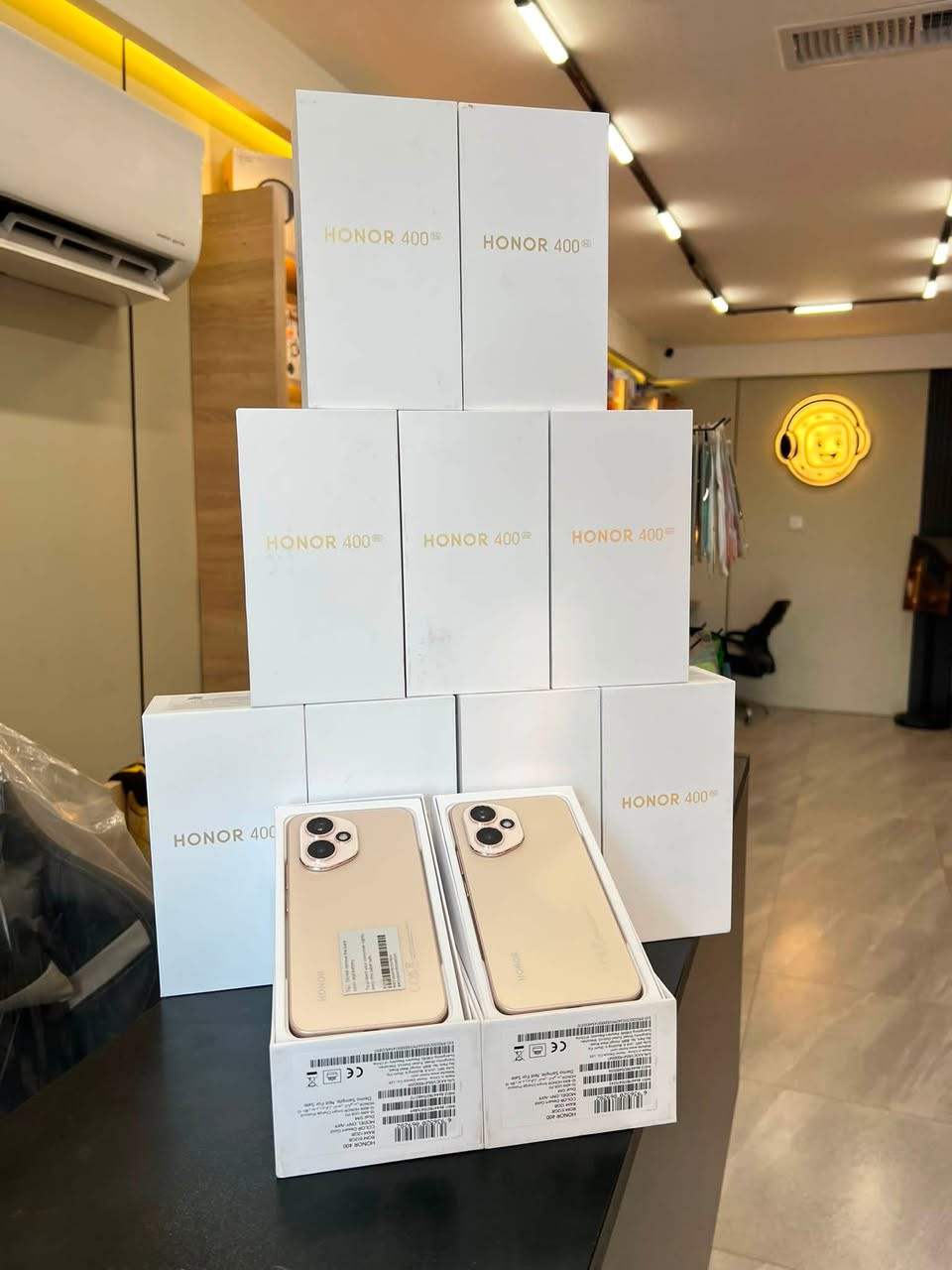 HONOR 400 5G💛
النظافة 100‎%‎😍

بسعر 465 الف فقط 🥰

مع كارتون وكفر ولزكه 

بدون شاحنة 

الذاكرة 512GB

رام 12GB+12GB=24GB

المعالج Snapdragon 7 Gen 3

البطارية 6000 mAh

بصمة بالشاشة 

صوت استريو 

تردد الشاشة 120Hz

جهاز كلش حلو ونظيف ❤️‍🔥

المكان موصل 

حي الميثاق قرب مسجد العدل 

للاستفسار 

***********
