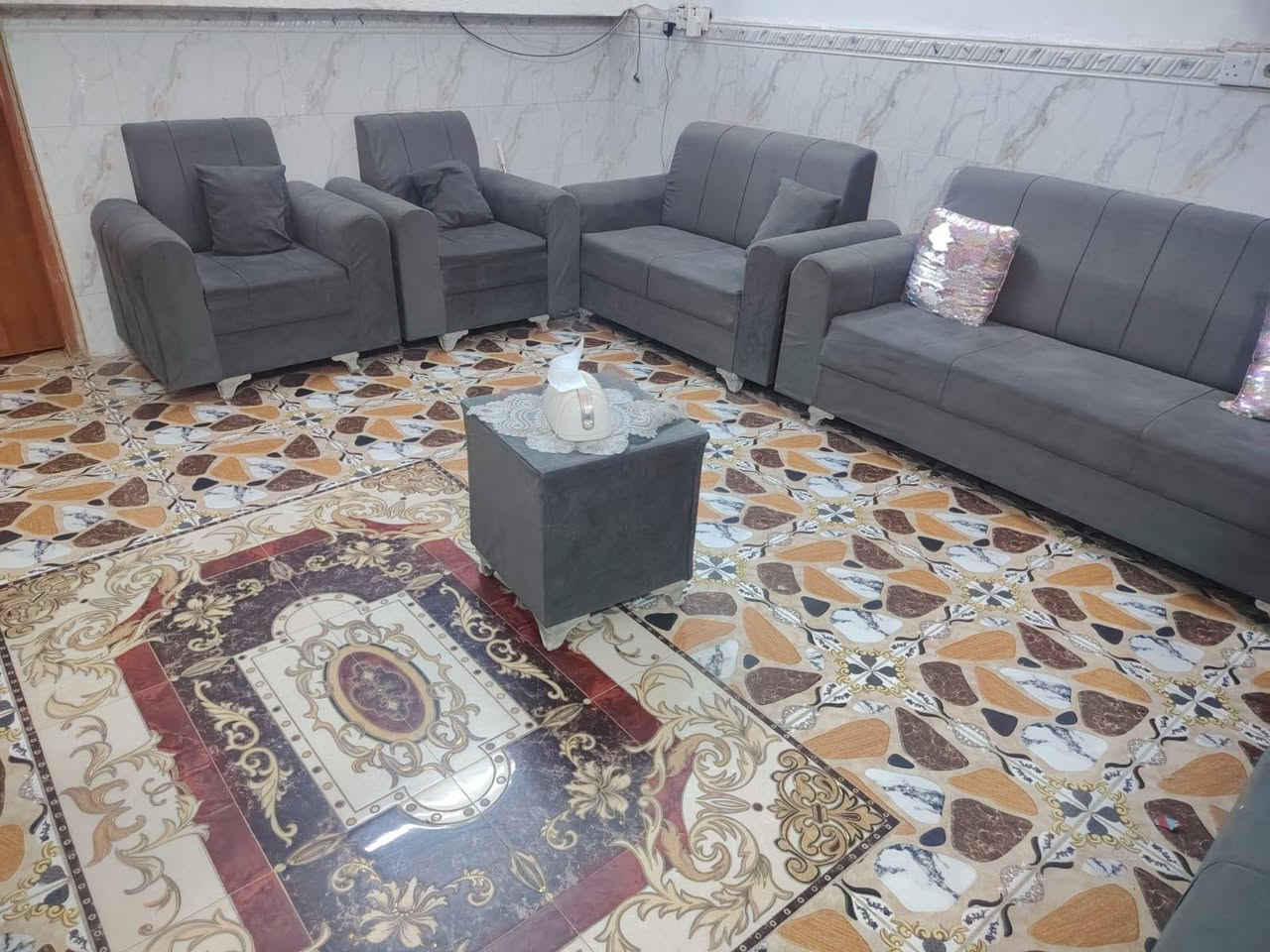 قنفات البيع نضيفات كلش مال استقبال
البيع
  ***********
