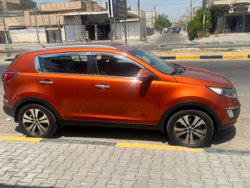 سبورتج ١٤ خليجي محرك ٢٠٠٠ دوش 
اشاير بل مري 
شاشة ٢ كامرات 
سيارة تبريدها ثلج اقتصادية بل بانزين 
رقم بغداد بسمنة ثاني يوم تحول 
سونار مرفق 
بيها بارد باب سايق موضح بصور 
سعر ١٣٥ وبيها مجال 
مكاني بغداد 
***********
