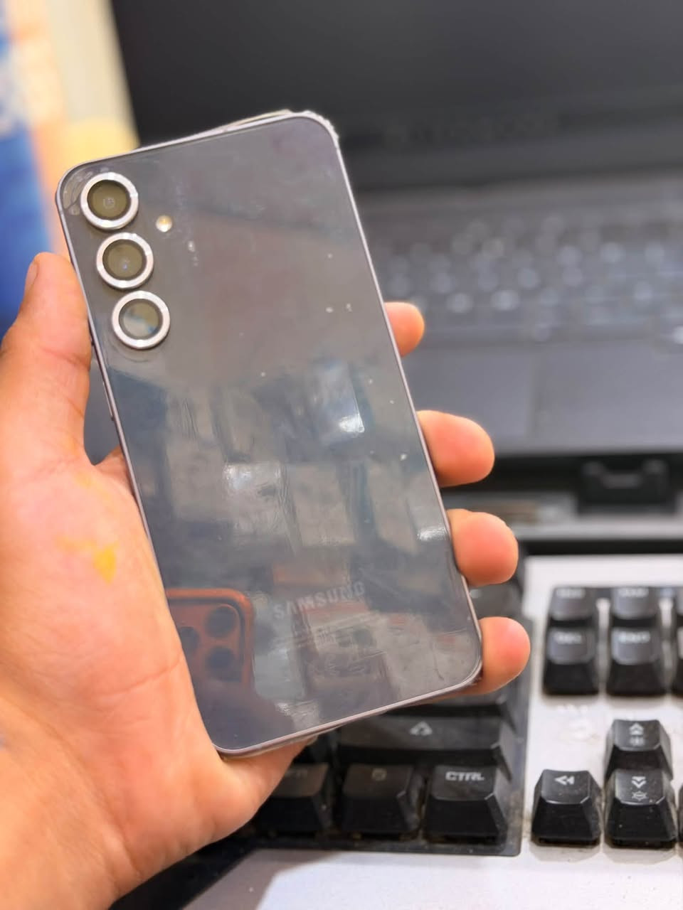 📱 Samsung S21

جهاز نضيف جدا جدا ✨
🔹 بعده جديد وبالجيس مالته
🔹 مكفول وتكدر تفحصه بكلشي
🔹 ضمان على الفحص والضمان
🔹 بدون ملحقات

📍 العنوان: النجف
💰 السعر: 450 ألف دينار
📞 للاستفسار: ***********

الجهاز جاهز للفحص والاستلام 🤝
