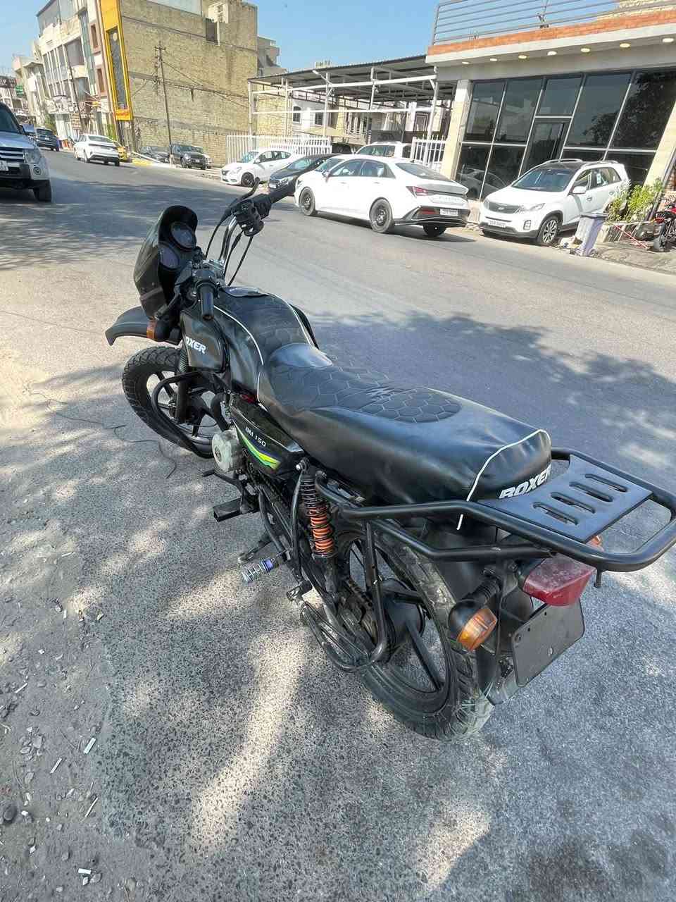 السلام عليكم بوكسر موديل 21 اوراق كامله 
مكينه ناعمه تجفيت جديد ب650 بيها مجال 
دراجه عوزها ترتيب بسيط مكاني بغداد المنصور 
***********
