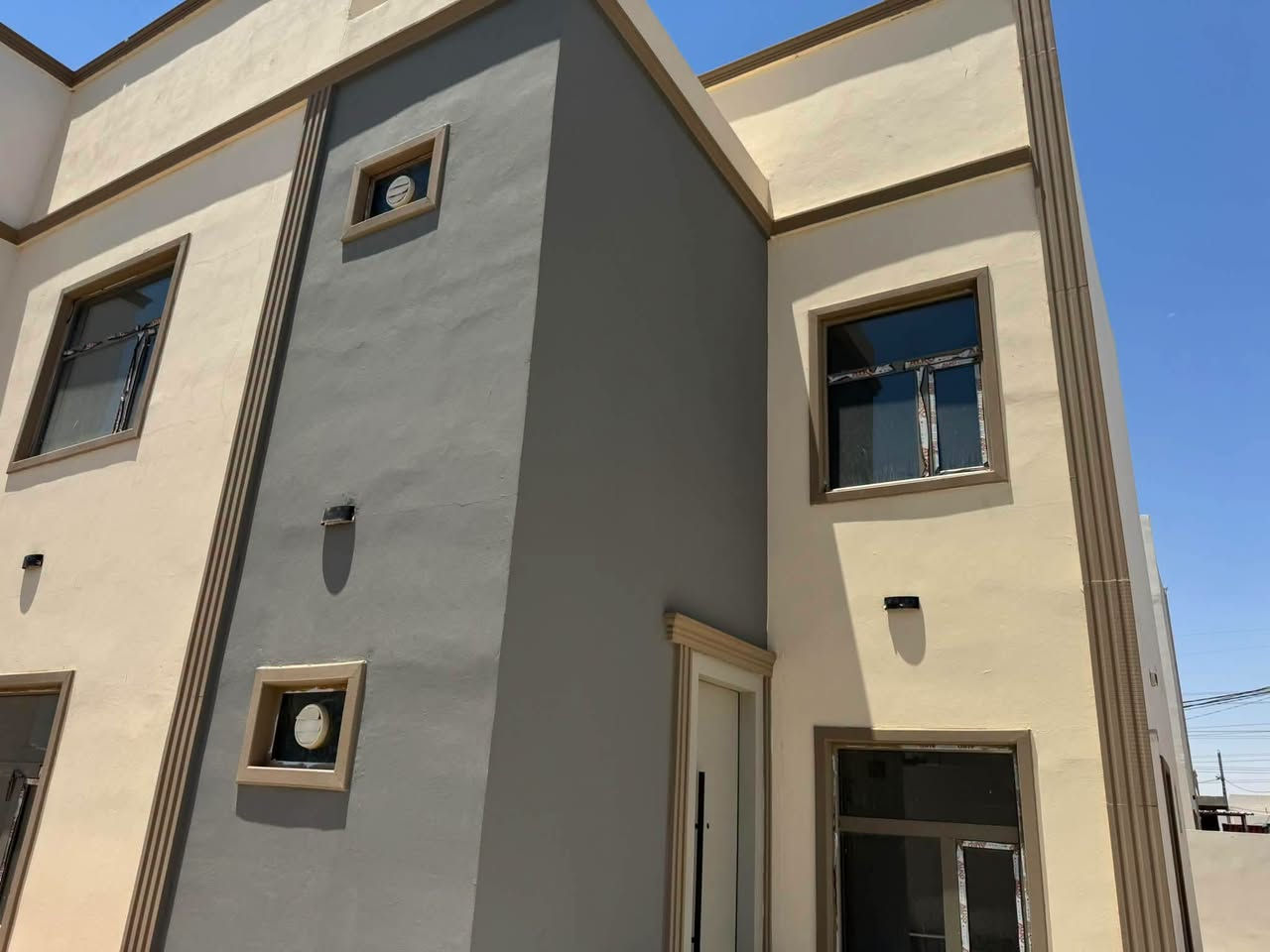 جاهز للسكن يباع نقدا أو بلاقساط في مجمع الاميرات الثاني 
بلوك 23 دار 3 المربع الأول اغتنم الفرصة 👈🗣️

دار في مجمع الاميرات الثاني 
في محافظة النجف الأشرف 📍
في العراق 🇮🇶

مساحة 250 م طابقين ثلاث غرف نوم
الدار موقعه مميز وجاهز للسكن ، وقرضه 70 مليون

للسعر اكتب / تم /تجيك تفاصيل كاملة
للعقار وسعره 🔴

تواصل مع مكتب الطيف للعقار باداره حسين الموسوي 
ع الرقم ***********
موقعنا 📍 : مجمع الكرار شارع الخدمي قرب البوابه الرئيسيه مقابل مجمع الاميرات الاولى ✨
