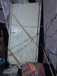 باب خشب • يحتاج صبغ • ما به حشرات