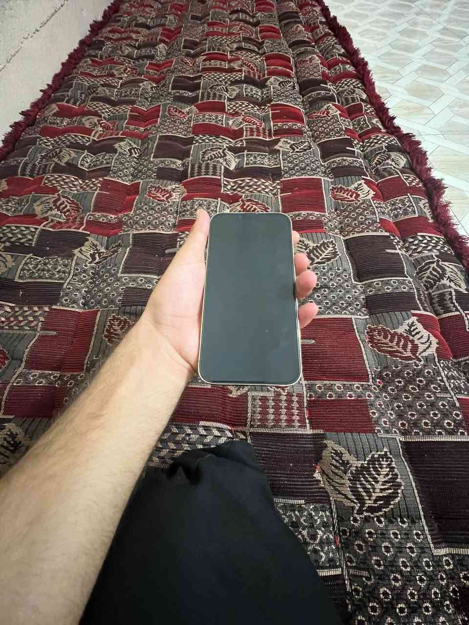 السلام عليكم 13برو ماكس للبيع باتري85مامفتوح نضيف 
ذاكره 256/الرقم ***********

نص مكتوب في الصور:
- قص